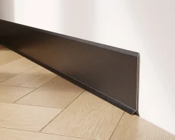 Ilcom Plinthe décorative pour mur F Noir satiné - 80mm x 2700mm x 0,65 ep.- Plinthe Pour Parquet Et Stratifié