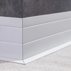 Quest Plinthe de finition W3 en PVC 4,en,1 95 mm, baguette autocollante, masquante, plinthe souple pour sol et mur, gris foncé, 10 m- Plinthe Pour Sol En Vinyle Et Pvc