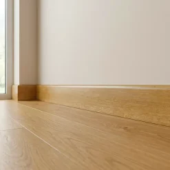 GoodHome Plinthe MDF , effet chêne blond , décor 145, H.8 cm x L.220 cm x ép.13 mm, résistant à l'eau (vendue à la pièce)- Plinthe Bois|Plinthe Bois