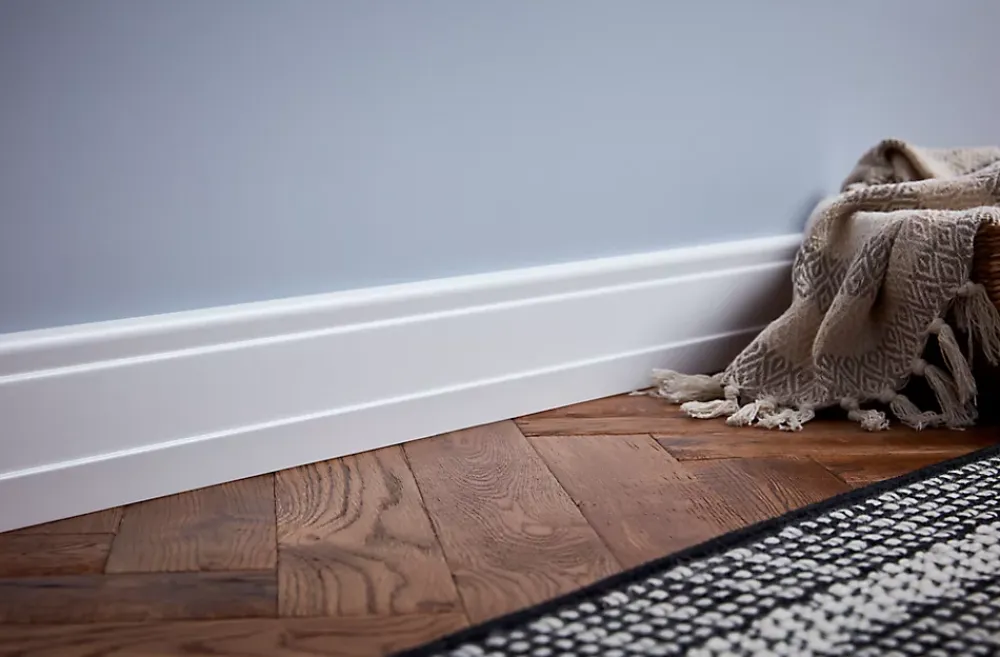 GoodHome Plinthe Pour Parquet Et Stratifié<Plinthe MDF Blanc art déco 220 x 10 cm Décor 10 (vendue à la pièce)