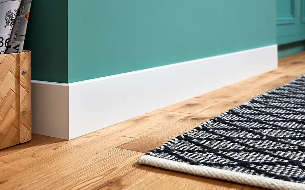 GoodHome Plinthe Pour Parquet Et Stratifié<Plinthe MDF Blanc contemporaine 220 x 10 cm Décor 10 (vendue à la pièce)