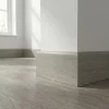 GoodHome Plinthe Bois|Plinthe Bois<Plinthe MDF, effet chêne grisé , décor 65, H.8 cmx L. 220 cm x ép.13 mm, résistant à l'eau (vendue à la pièce)