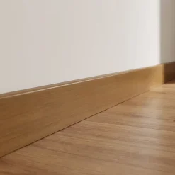 GoodHome Plinthe Plaquée bois Décor 280 teck verni blond (vendue à la pièce)- Plinthe Pour Parquet Et Stratifié