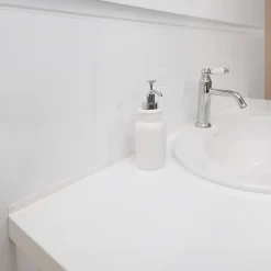 Quest Plinthe Souple Auto-Adhésive en PVC 25x25mm, 10m, Bande Élastique pour Finitions et Étanchéité des Jonctions, blanc- Plinthe Pour Sol En Vinyle Et Pvc