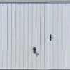 Spadone Porte de garage basculante blanc avec portillon droit l.240 x H.200 cm x Ep.20 mm- Porte De Garage Basculante