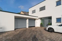 Hormann Porte de garage sectionnelle acier Planar gris aluminium RAL 9007 Matt Deluxe - l.237,5 x h.212,5 cm - motorisée- Porte De Garage Sectionnelle