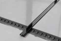 Ilcom Profilé Carrelage<Profilé décoratif C en acier inoxydable pour carrelage Noir poli - 20 mm x 2700 mm x 0,65 ep.