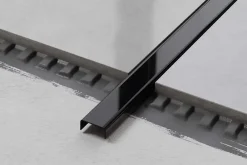Ilcom Profilé décoratif C en acier inoxydable pour carrelage Noir poli - 10 mm x 2700 mm x 0,65 ep.- Profilé Carrelage