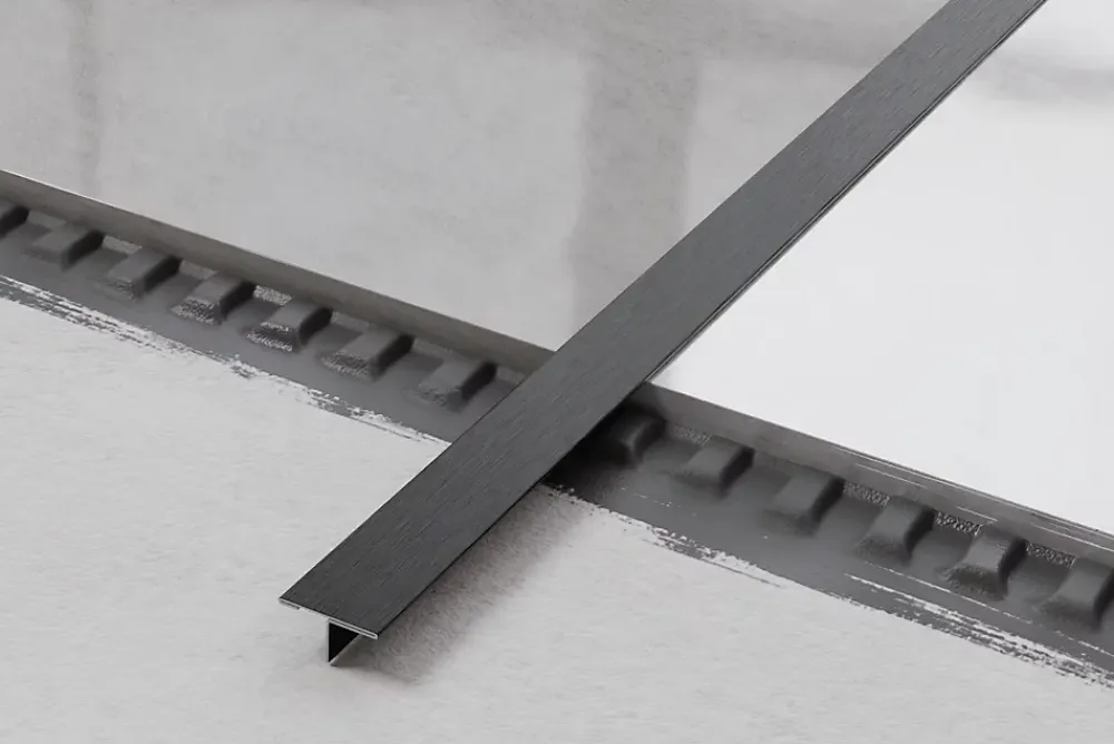 Ilcom Profil décoratif T en acier inoxydable pour couvrir jonction Noir satiné - 20mm X 10mm X 2700mm- Profilé Carrelage
