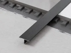 Ilcom Profil décoratif T en acier inoxydable pour couvrir jonction Noir satiné - 20mm X 10mm X 2440mm- Profilé Carrelage