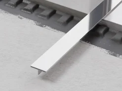 Ilcom Profil décoratif T en acier inoxydable pour couvrir jonction Argent poli - 20mm X 10mm X 2700mm- Profilé Carrelage