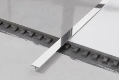 Ilcom Profil décoratif T en acier inoxydable pour couvrir jonction Argent poli - 20mm X 10mm X 2700mm- Profilé Carrelage