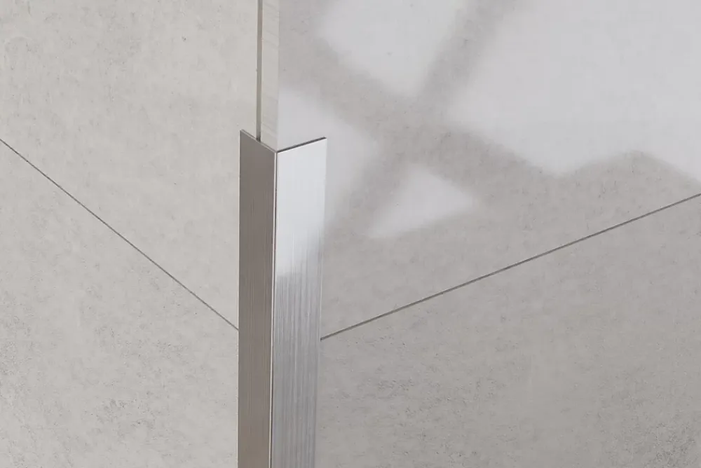 Ilcom Profilé décoratif L Angle extérieur en acier inoxydable 30 mm x 30 mm x 2700 mm - argent satiné- Profilé Carrelage