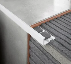 Diall Profilé de carrelage intérieur droit PVC blanc lisse L.2,5m x l.2,28cm x ep.10mm- Profilé Carrelage