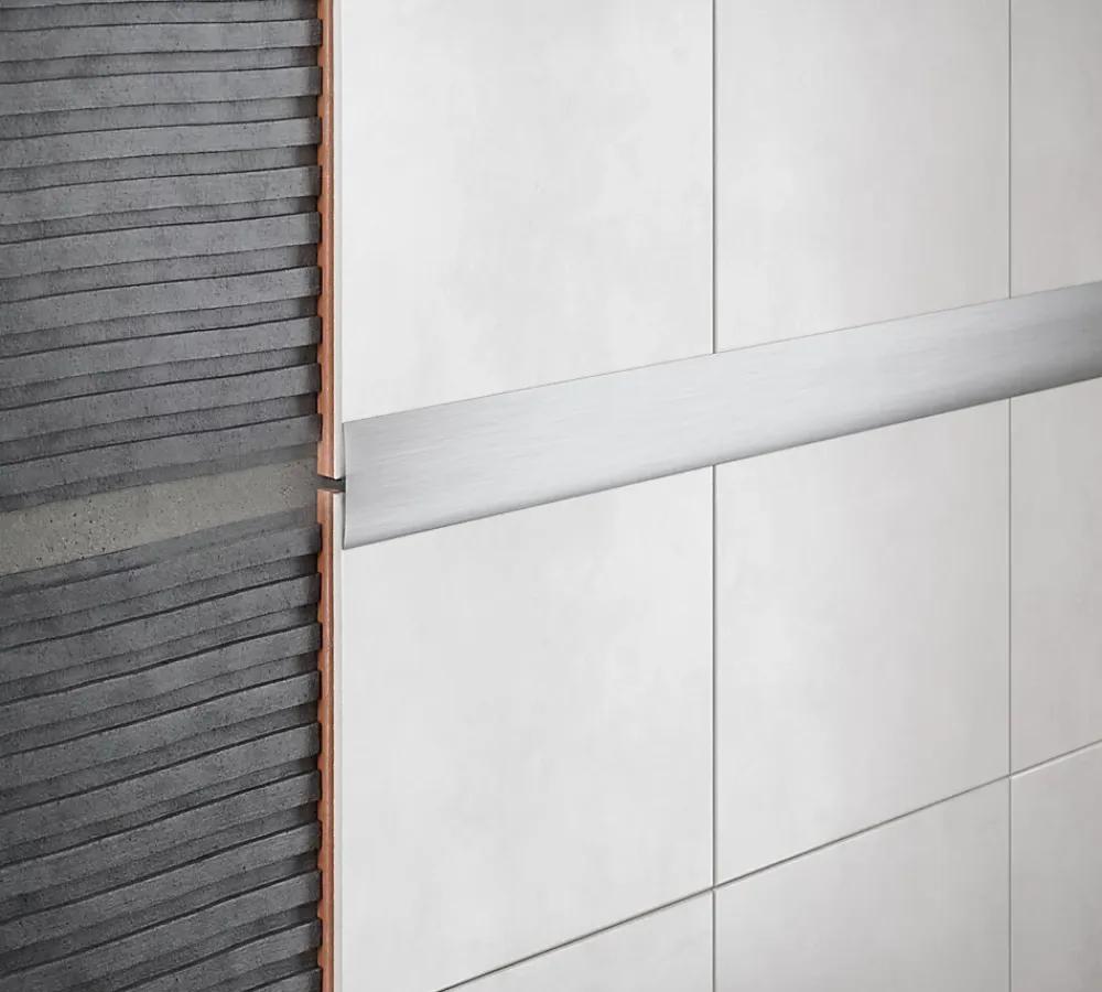 Diall Profilé de transition intérieur droit aluminium effet chromé poli L.2,5m x l.2,6cm x ep.11mm- Profilé Carrelage