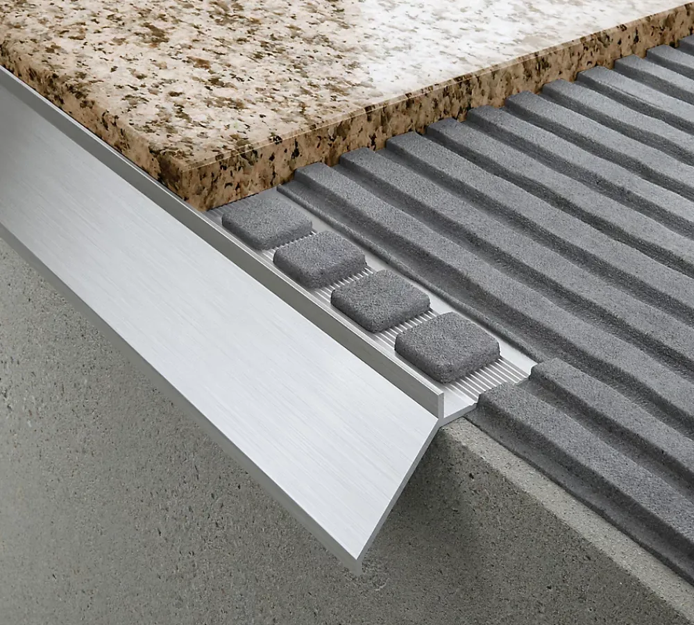 Diall Profilé goutte d'eau extérieur biseauté aluminium brut argent lisse 35mmx250cm- Profilé Carrelage