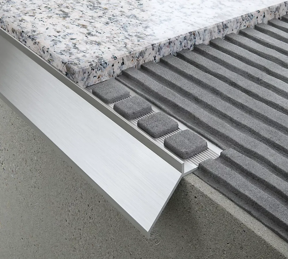 Diall Profilé goutte d'eau extérieur biseauté aluminium brut argent lisse 35mmx250cm- Profilé Carrelage