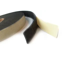 Tasseau Bois<Ruban d'isolation acoustique auto-adhésif noir L.12 x l. 0.3m Ep. 0,5 cm