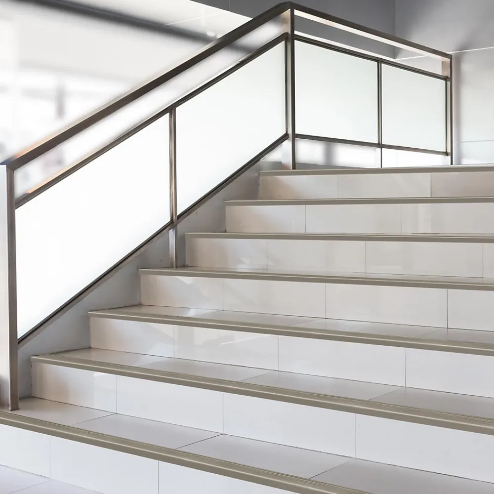 Floordirekt Seuil d'escalier Safety Forme F Aluminium anodisé Bronze clair L 134 cm- Profilé De Rénovation De Marche