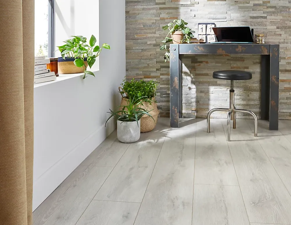 GoodHome Sol Stratifié<Sol stratifié à clipser Newlyn chêne polaire gris L.138 x l.24.4 cm x Ep.10 mm