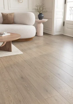 GoodHome Sol Stratifié<Sol stratifié Amande , passage intense AC5, effet chêne grisé, L.138,3 cm x l.19,3 cm x ép.8 mm, résistant à l'eau