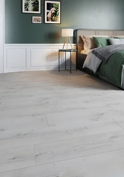 GoodHome Sol stratifié Bilston , passage élevé AC4, effet chêne blanchi, L.138,3 cm x l.19,3 cm x ép.8 mm- Sol Stratifié