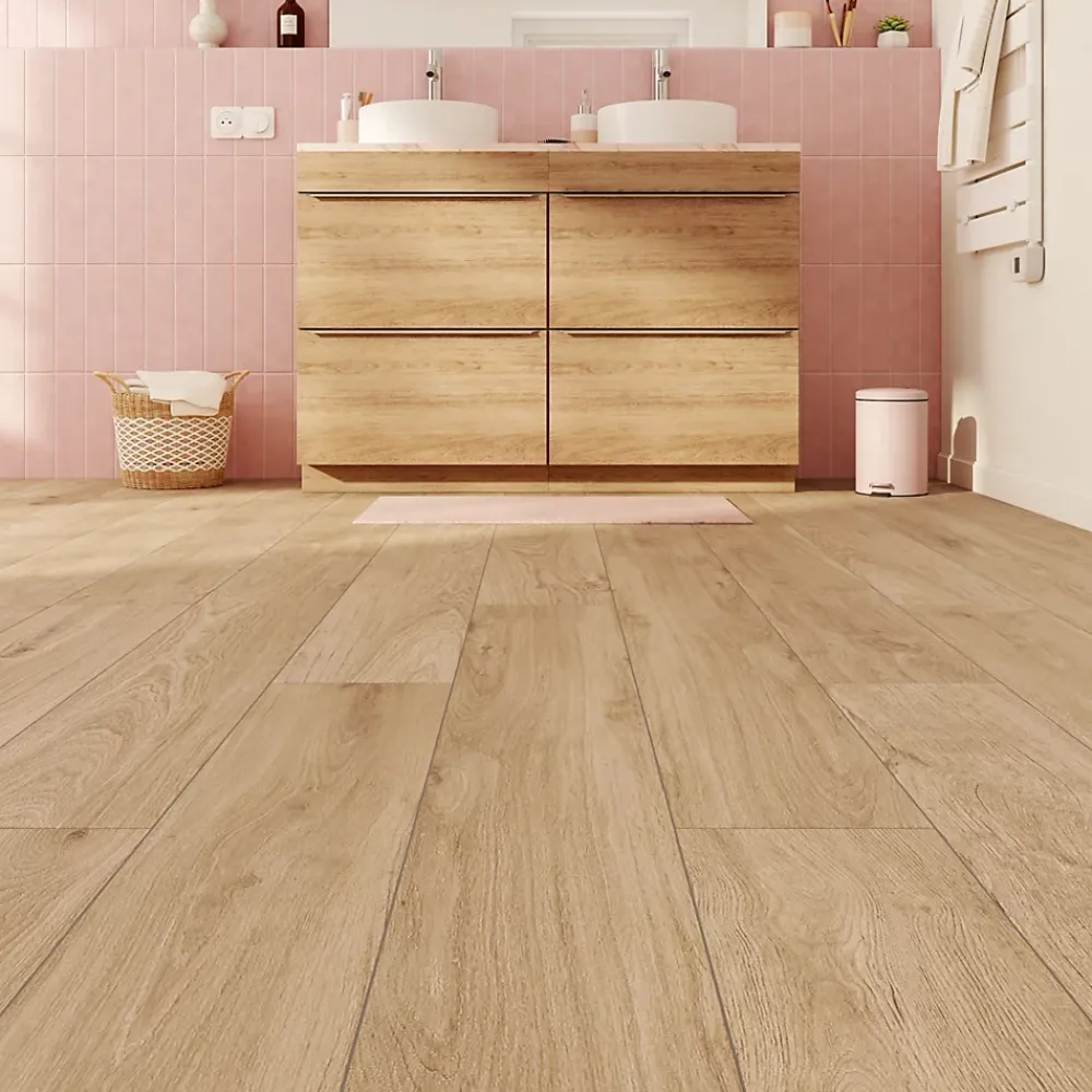 GoodHome Sol stratifié Bryce , passage intense AC5, effet chêne blond, L.129,2 cm x l.19,3 cm x ép.8 mm, résistant à l'eau- Sol Stratifié