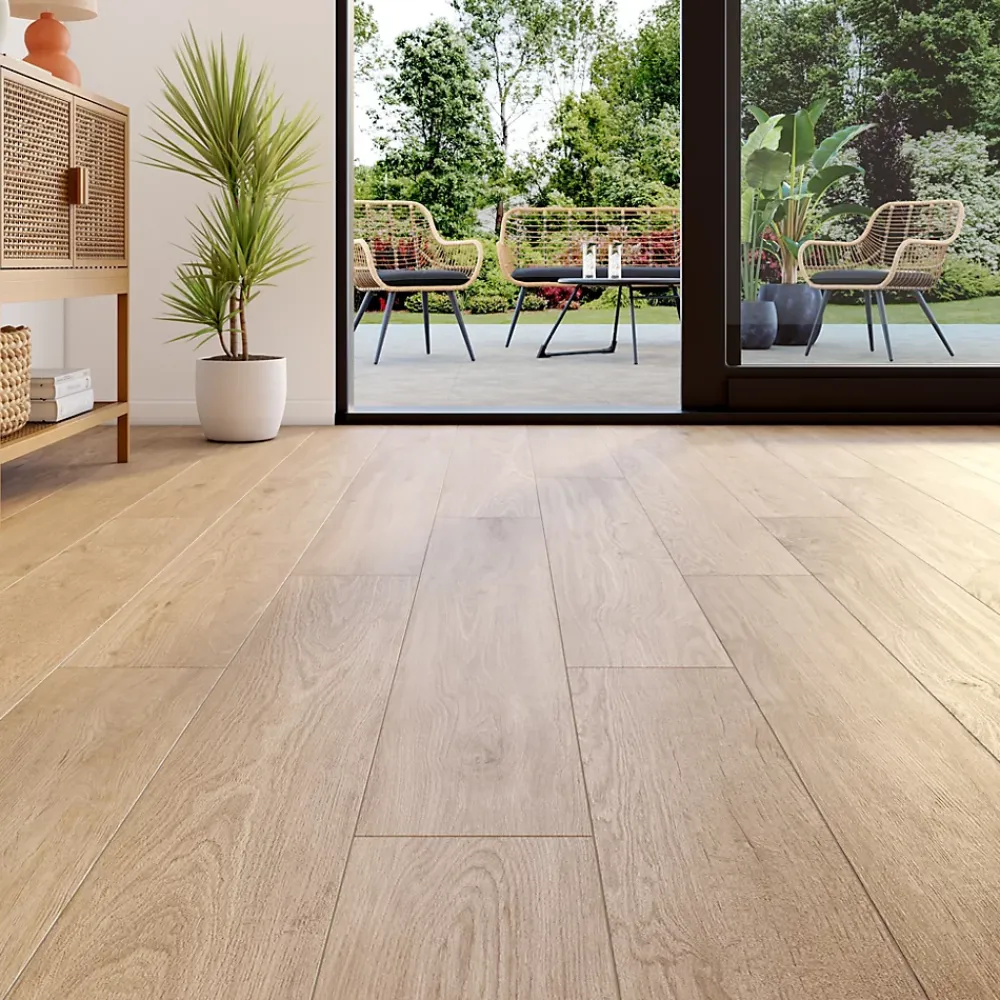 GoodHome Sol stratifié Bryce , passage intense AC5, effet chêne blond, L.129,2 cm x l.19,3 cm x ép.8 mm, résistant à l'eau- Sol Stratifié