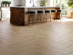 Sol stratifié Cajun bâton rompu, passage intense AC5, effet chêne, L.64,4 cm x l.12,2 cm x ép.8 mm, résistant à l'eau- Sol Stratifié
