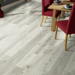 GoodHome Sol Stratifié<Sol stratifié clipsable Bexhill chêne blanc passage élévé AC4 ép.8 mm