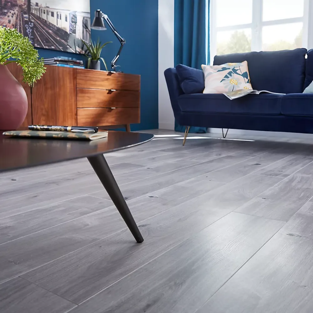 GoodHome Sol Stratifié<Sol stratifié Gladstone , passage élevé AC4, effet chêne grisé, L.128,6 cm x l.19,4 cm x ép.8 mm