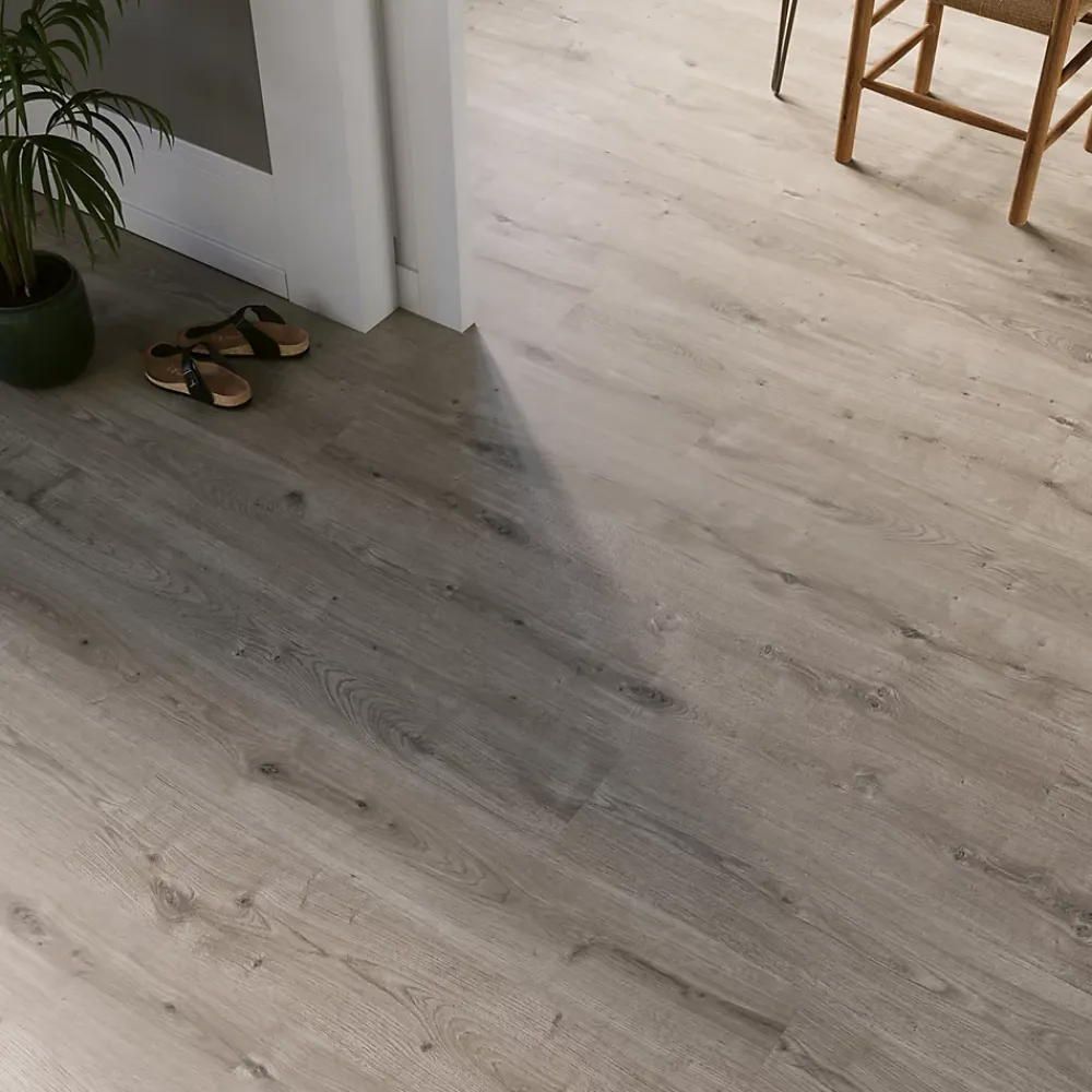 GoodHome Sol Stratifié<Sol stratifié Rowley , passage élevé AC4, effet chêne grisé, L.129,2 cm x l.19,3 cm x ép.8 mm, résistant à l'eau