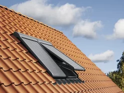 Velux Volet roulant rigide pour fenêtre de toit, gris anthracite, électrique, l.55 x H.98 cm, SML CK04 0000S- Volet Roulant De Fenêtre De Toit|Volet Roulant De Fenêtre De Toit